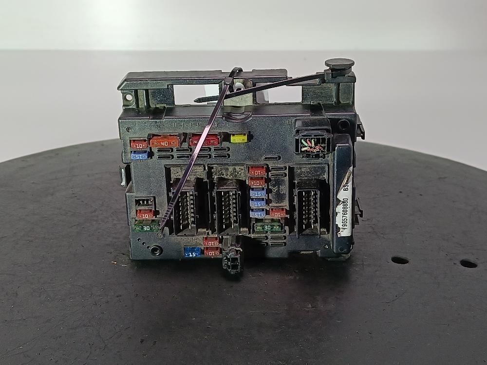 блок предохранителей Peugeot 307 1 поколение 2003, цвет, 9657608880 - фото №1