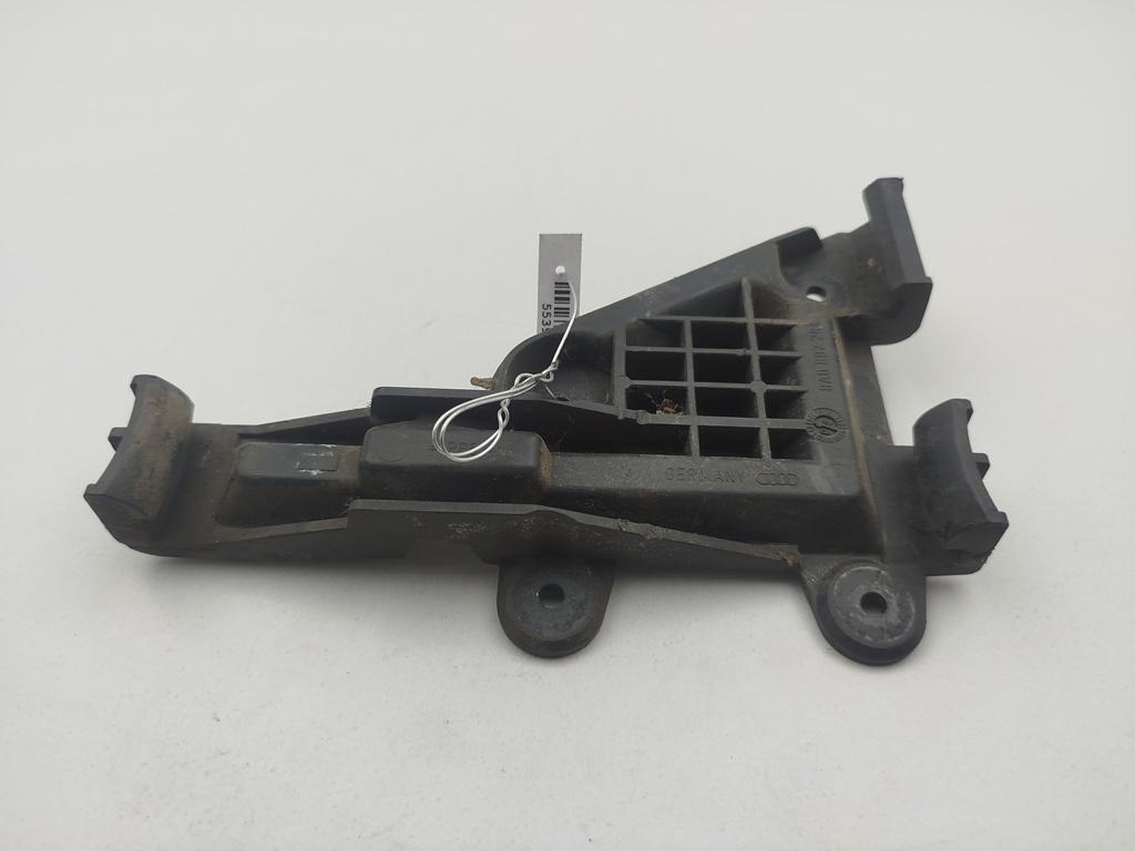 кронштейн переднего бампера Audi 80 B4 1994, 2.0 л., бензин, МКПП, красный, седан, 8A0807284