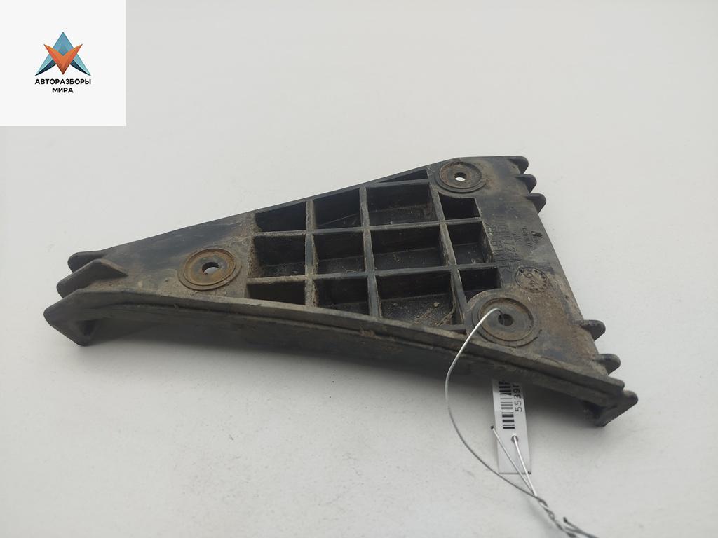 кронштейн переднего бампера Audi A4 B5 1994, 1.6 л., бензин, МКПП, синий, седан, 8D0807284 - фото №1