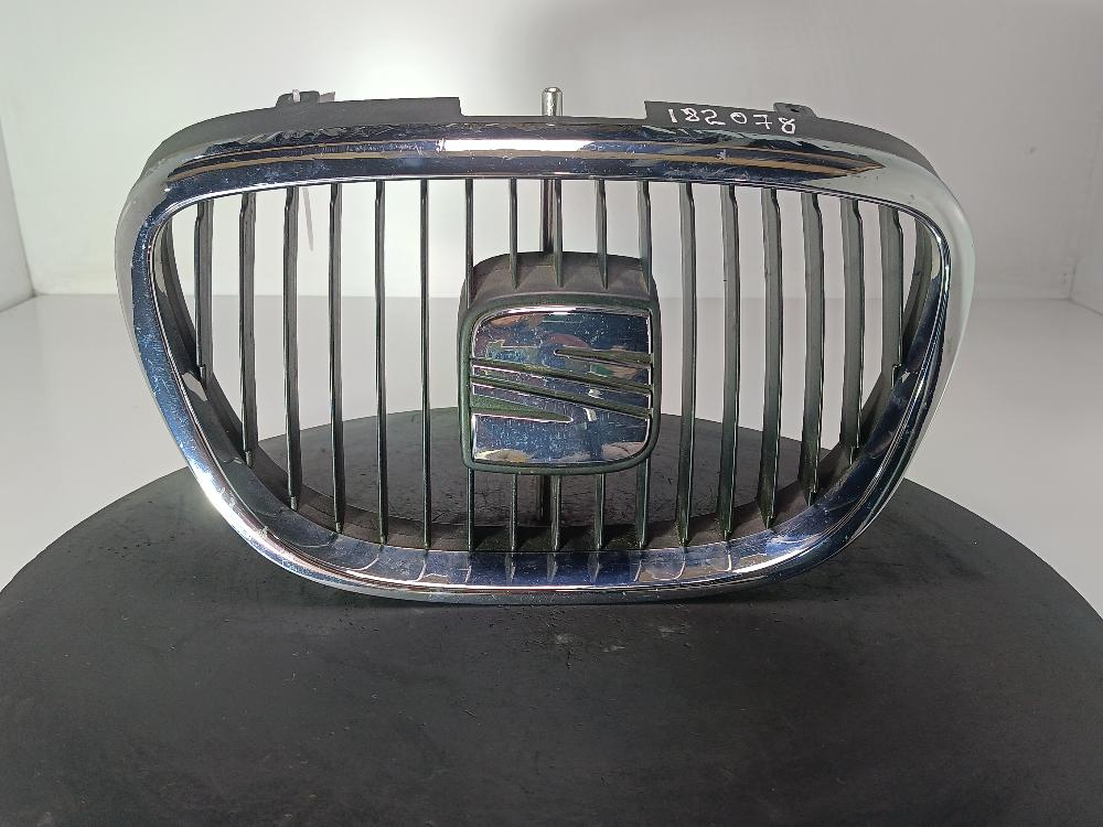 решетка радиатора SEAT Altea 1 поколение 2007, цвет, 5P0853654 - фото №1