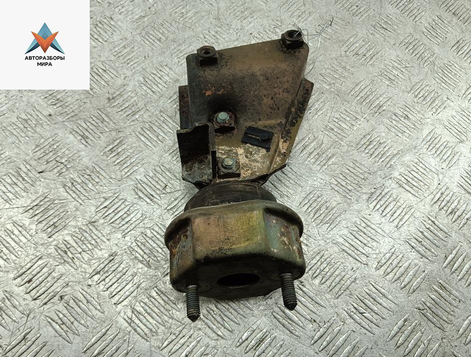 подушка крепления КПП Volkswagen Transporter T4 1999, 2.5 л., дизель, МКПП, зелёный, микроавтобус, 7D0399107AC - фото №1