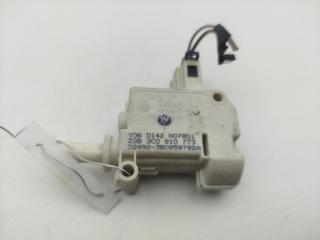замок лючка топливного бака Volkswagen Passat B6 2006, 1.6 л., бензин, МКПП, синий, универсал, 3C0810773