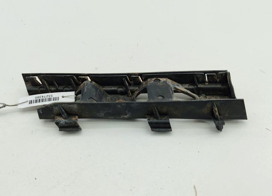 кронштейн переднего бампера Volkswagen Passat B6 2005, 2.0 л., дизель, МКПП, серый, универсал, 3C0807184