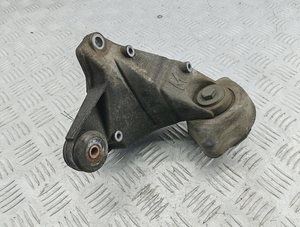 кронштейн КПП Volkswagen Passat B5+ (GP) 2001, 2.0 л., бензин, МКПП, чёрный, универсал, 8D0399114S