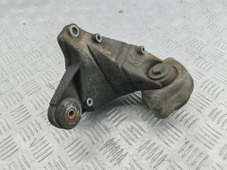 кронштейн КПП Volkswagen Passat B5+ (GP) 2001, 2.0 л., бензин, МКПП, чёрный, универсал, 8D0399114S
