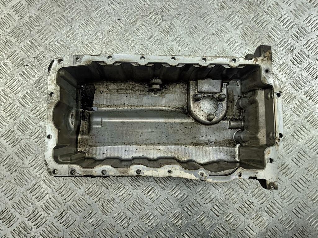 масляный поддон Volkswagen Touran 2006, 2.0 л., бензин, МКПП, серый, минивэн, 06A103603AJ