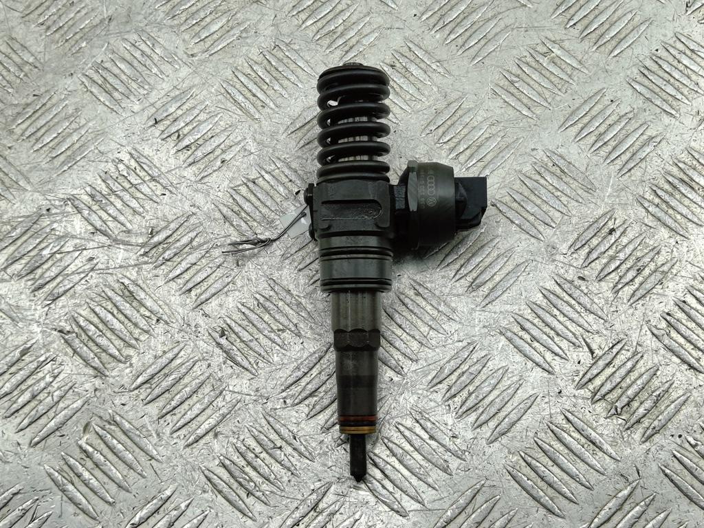 форсунка Volkswagen Passat B6 2005, 2.0 л., дизель, МКПП, серый, универсал, 038130073BQ, 0414720312