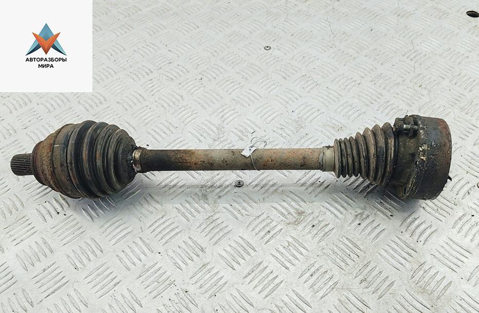 полуось передняя левая (приводной вал, ШРУС) Volkswagen Passat B6 2006, 1.6 л., бензин, МКПП, синий, универсал - фото №1