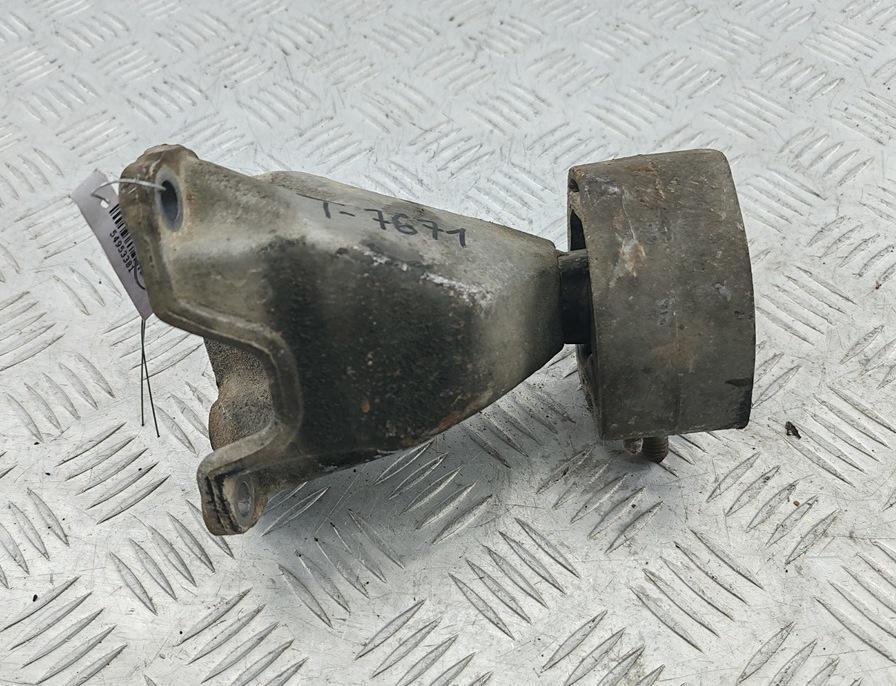 кронштейн КПП Volkswagen Passat B5+ (GP) 2001, 2.0 л., бензин, МКПП, чёрный, универсал, 8D0399113AB