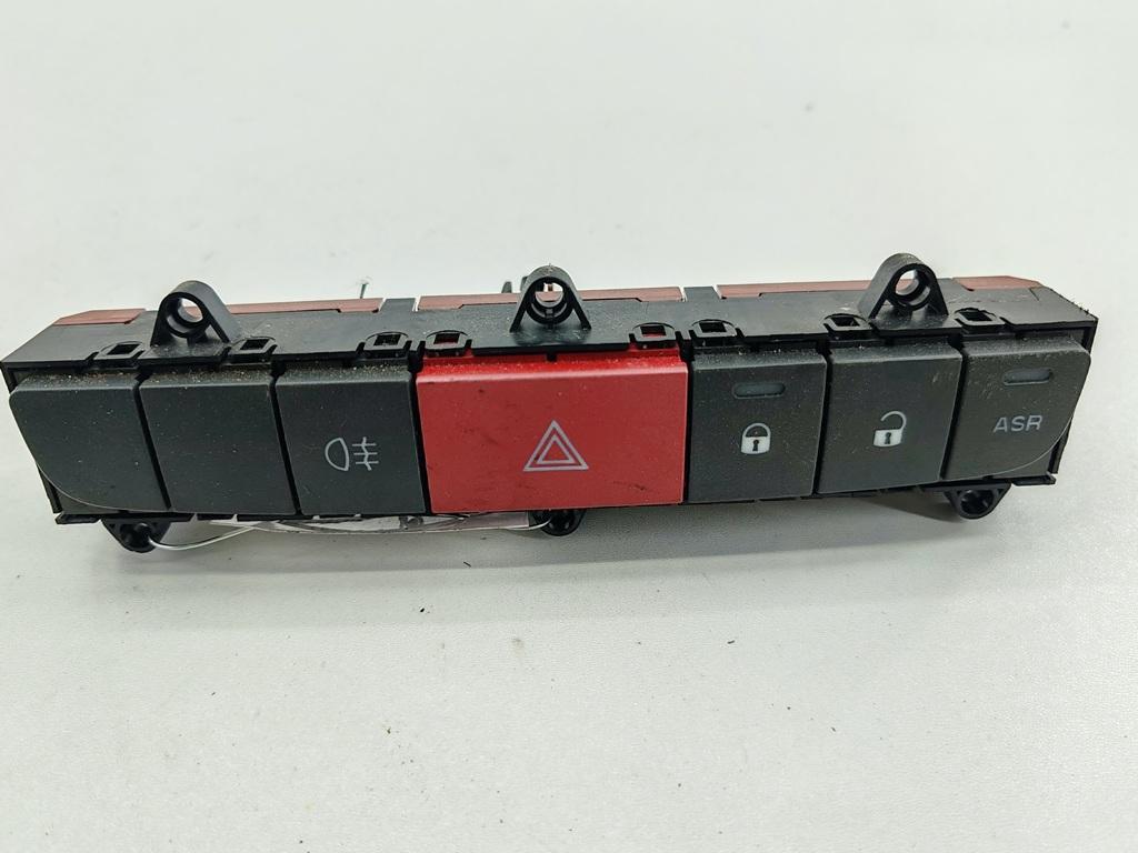кнопка аварийной сигнализации Peugeot Boxer 3 поколение 2009, 3.0 л., дизель, МКПП, белый, микроавтобус, 7354213610 - фото №1