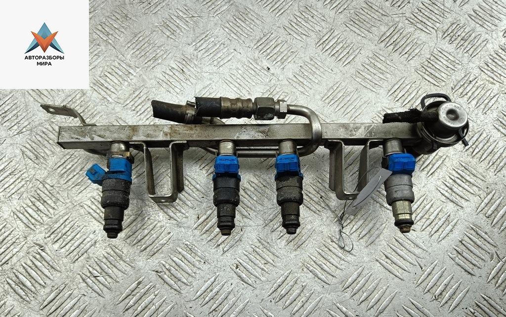Форсунка топливная (комплект) Volkswagen Passat B5 1998, 1.6 л., бензин, МКПП, серый, седан, 06B133551L, 06B133551C - фото №1