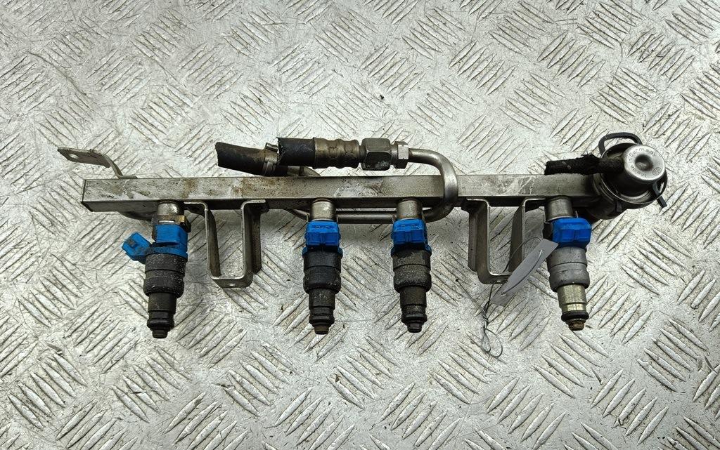 Форсунка топливная (комплект) Volkswagen Passat B5 1998, 1.6 л., бензин, МКПП, серый, седан, 06B133551L, 06B133551C