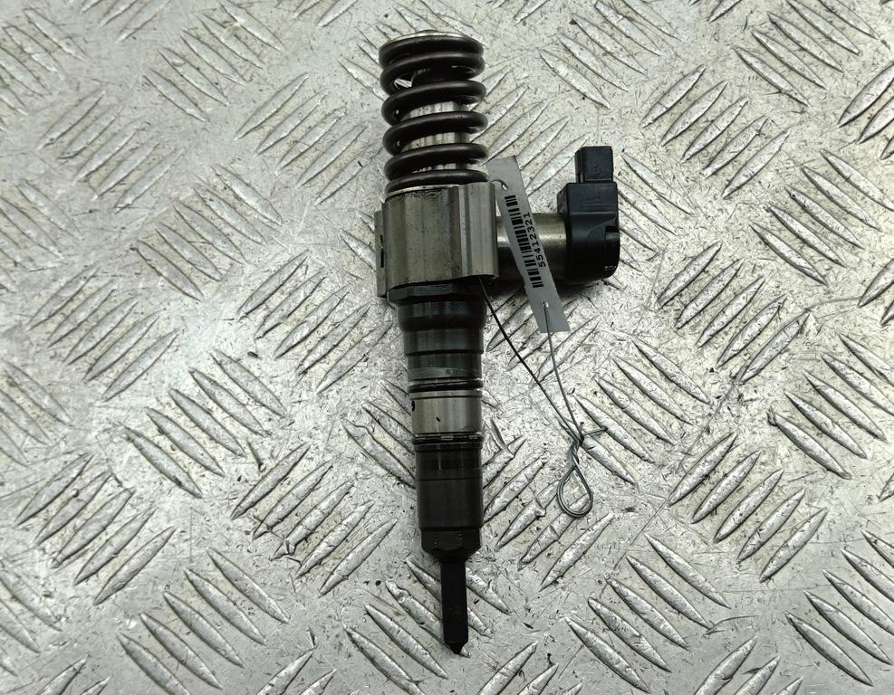 форсунка Volkswagen Passat B6 2007, 2.0 л., дизель, АКПП, чёрный, универсал, 03G130073T