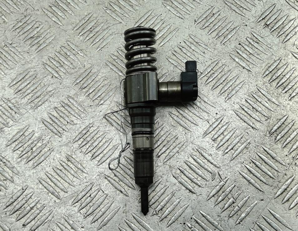 форсунка Volkswagen Passat B6 2007, 2.0 л., дизель, АКПП, чёрный, универсал, 03G130073T