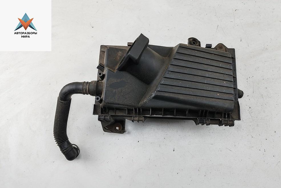 корпус воздушного фильтра Skoda Octavia mk1 (A4 1U) 2004, 1.6 л., бензин, МКПП, серый, хетчбэк 5 дв., 1J0129620 - фото №1