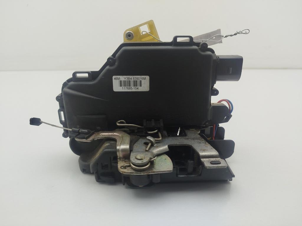 замок двери задней правой Volkswagen Passat B5+ (GP) 2004, 1.6 л., бензин, МКПП, серый, универсал, 3B4839016M