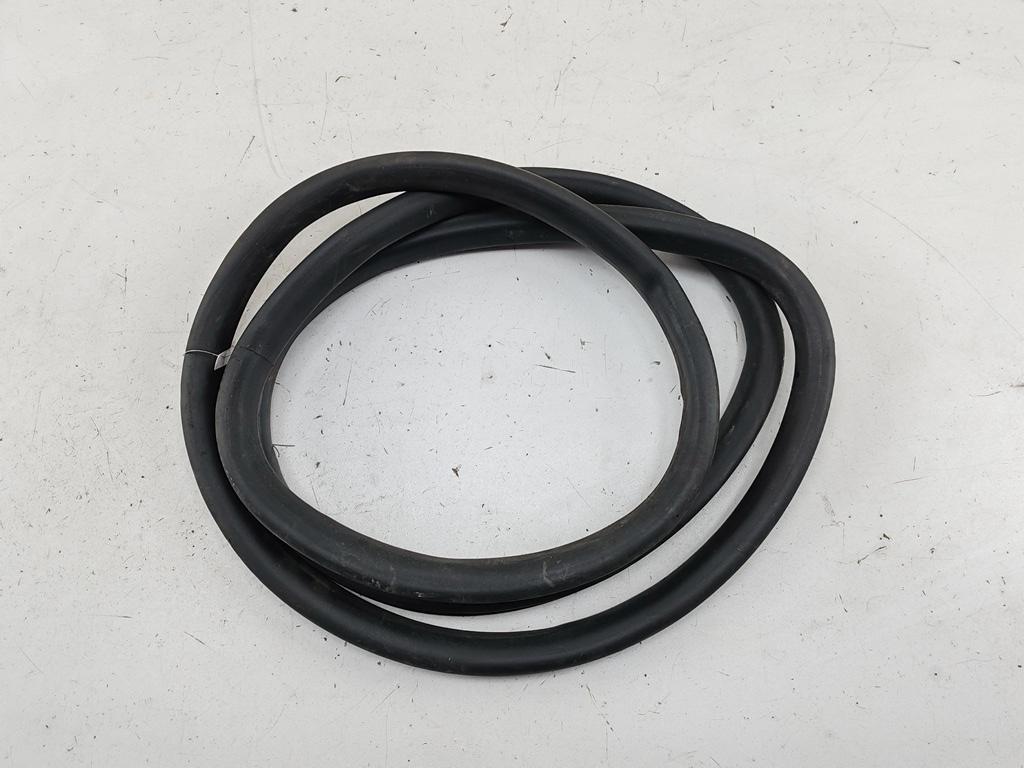 уплотнитель двери Volkswagen Passat B6 2009, 2.0 л., дизель, АКПП, серый, универсал, 3C4867911B