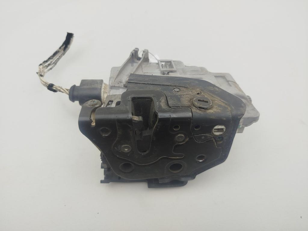 замок двери задней правой Volkswagen Passat B6 2006, 2.0 л., бензин, МКПП, серый, седан