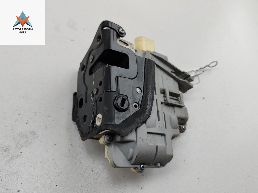 замок двери задней правой Volkswagen Passat B6 2006, 1.6 л., бензин, МКПП, синий, универсал, 3C4839016 - фото №1