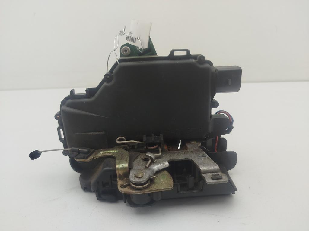 замок двери задней правой Volkswagen Passat B5+ (GP) 2002, 1.9 л., дизель, МКПП, серый, универсал, 3B4839016