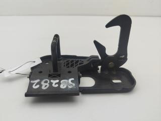 ответная часть (скоба) замка двери Volkswagen Passat B6 2007, 2.0 л., дизель, АКПП, чёрный, универсал, 3C0823480