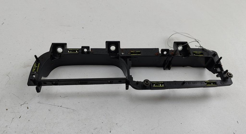 Корпус (держатель) ручки двери передней левой Volkswagen Passat B5+ (GP) 2003, 2.0 л., бензин, МКПП, чёрный, универсал, 3B1867179C