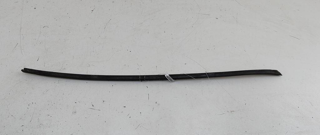 молдинг лобового стекла Volkswagen Passat B6 2009, 2.0 л., дизель, АКПП, серый, универсал, 3C0854327