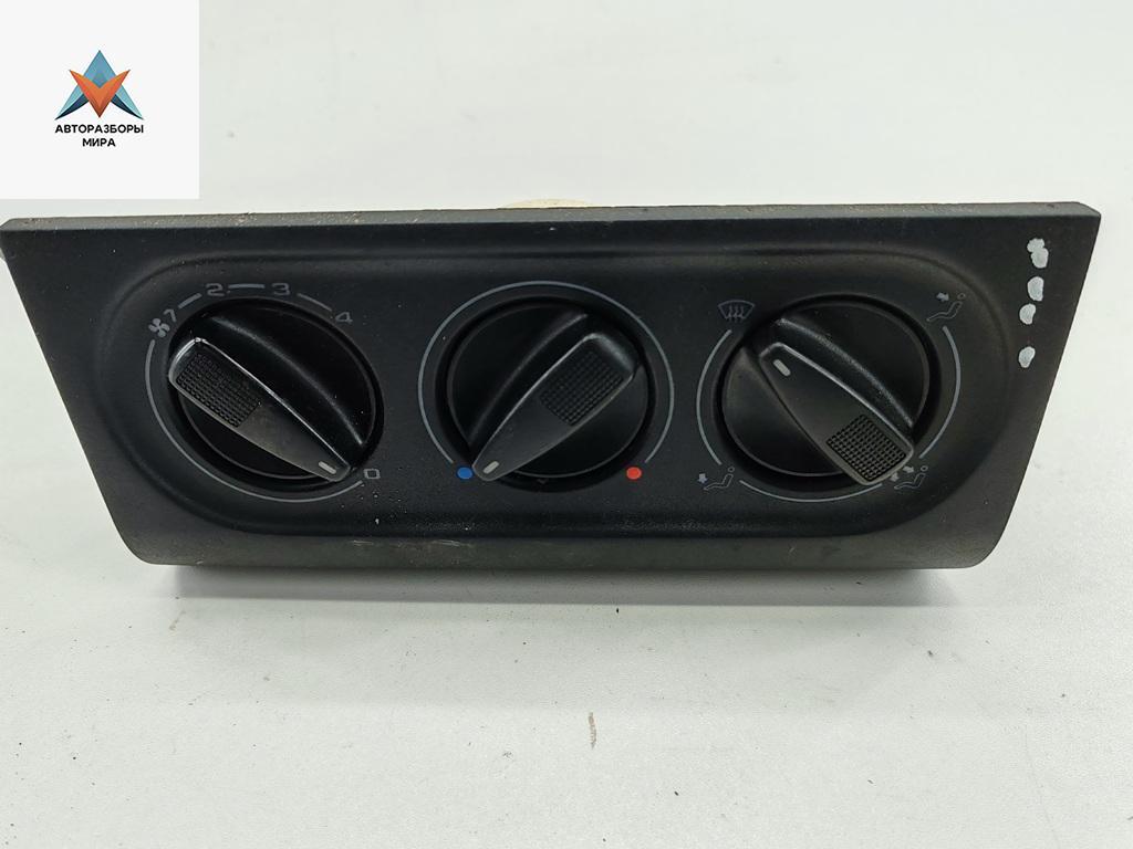 блок управления печки / климат-контроля Volkswagen Passat B4 1996, 2.0 л., бензин, АКПП, серый, универсал, 3A0819045C - фото №1