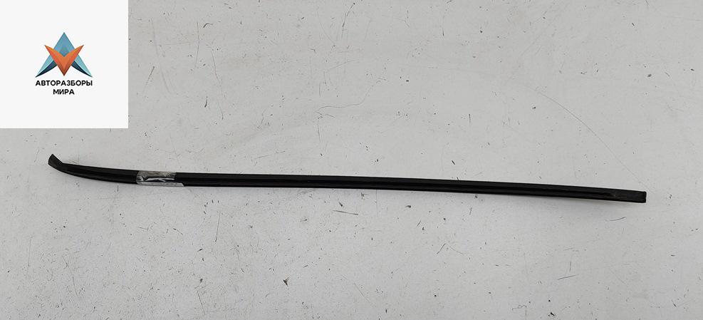 молдинг лобового стекла Volkswagen Passat B6 2009, 2.0 л., дизель, АКПП, серый, универсал, 3C0854328B - фото №1