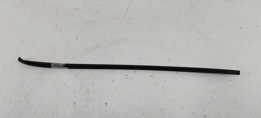 молдинг лобового стекла Volkswagen Passat B6 2009, 2.0 л., дизель, АКПП, серый, универсал, 3C0854328B