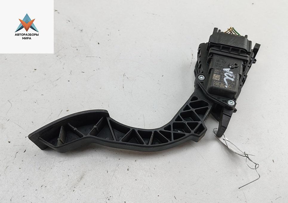 педаль Volvo C70 2 поколение 2008, 2.5 л., бензин, АКПП, серый, кабриолет, 4M519F836CH - фото №1