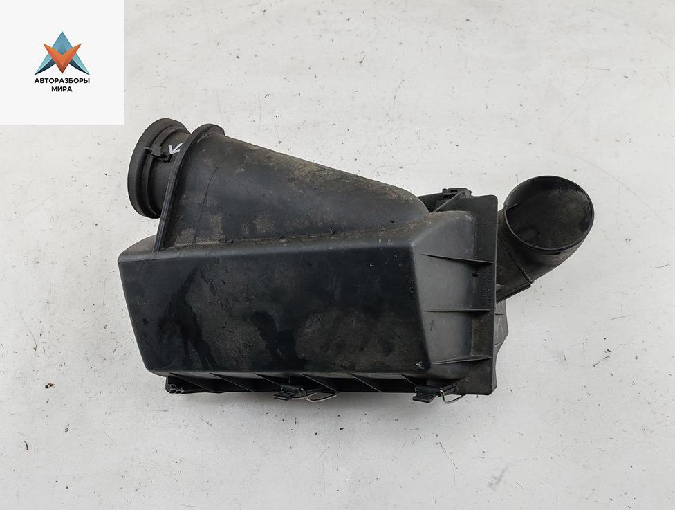 корпус воздушного фильтра Mercedes-Benz E-Класс W210/S210 1998, 2.4 л., бензин, АКПП, серый, универсал, 6040940504 - фото №1