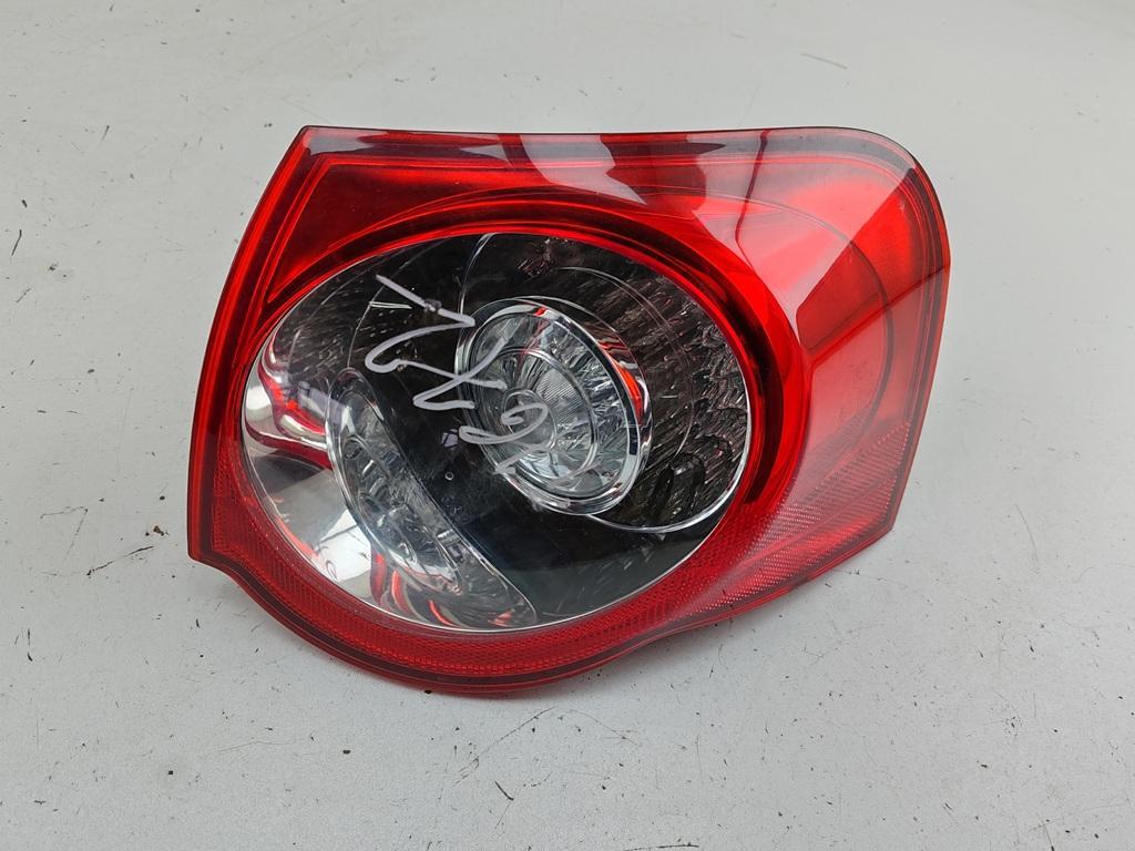 фонарь задний правый Volkswagen Passat B6 2006, 1.6 л., бензин, МКПП, синий, универсал, 3C9945096 - фото №1
