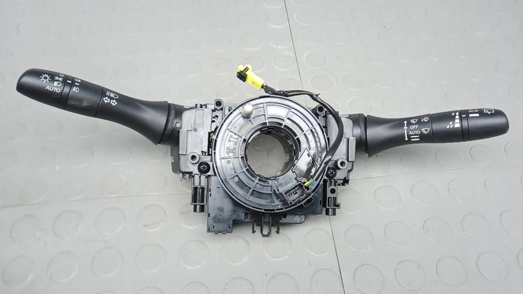 переключатель подрулевой Nissan Qashqai 2 поколение 2015, 1.5 л., дизель, МКПП, внедорожник 5 дв., 255544EA0A, 255604EA0E - фото №1