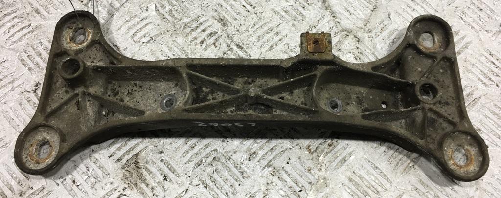 кронштейн КПП BMW 3 E90/E91/E92/E93 2007, 2.0 л., дизель, МКПП, серый, седан, 6778058