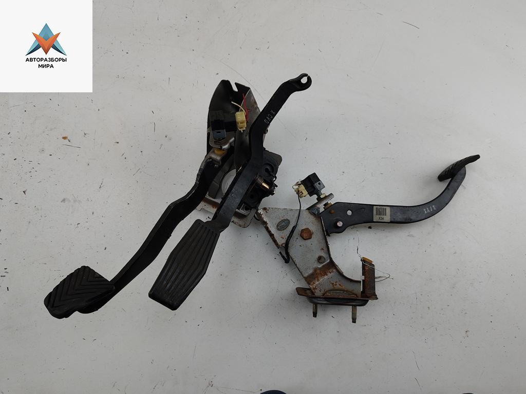 узел педальный (блок педалей) Hyundai Coupe 2002-2007 2002, 2.0 л., бензин, МКПП, красный, купе - фото №1