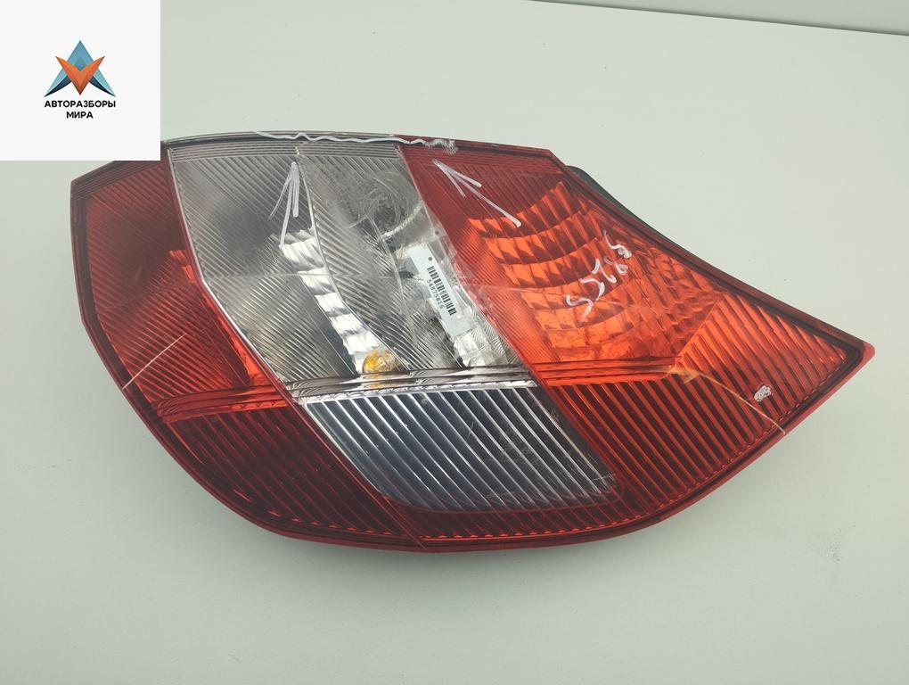 фонарь задний правый Renault Scenic 2 поколение 2003, 2.0 л., бензин, МКПП, серый, минивэн, 8200127702 - фото №1