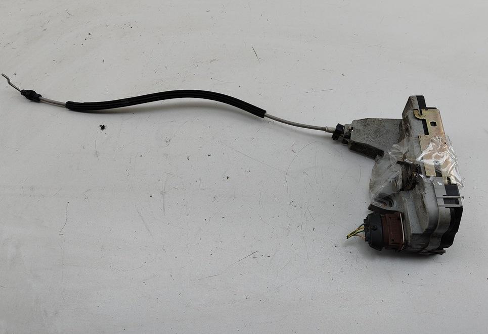 замок двери задней правой Peugeot 307 1 поколение 2002, 1.6 л., бензин, МКПП, чёрный, универсал - фото №1