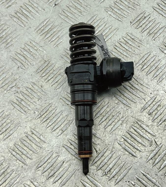 форсунка Volkswagen Passat B5+ (GP) 2002, 1.9 л., дизель, МКПП, серый, универсал, 038130073AJ, 0414720037