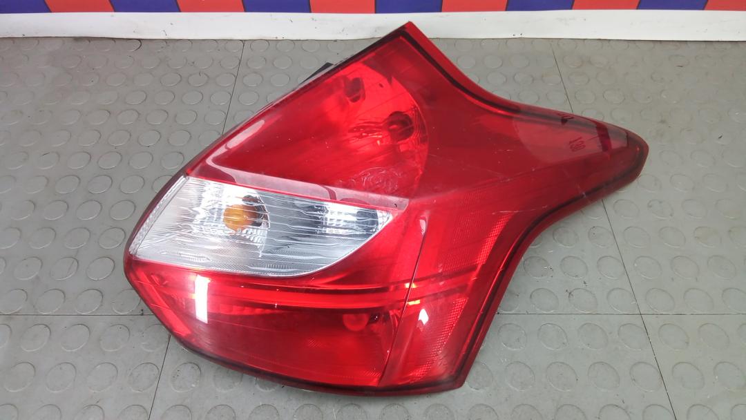 фонарь задний правый Ford Focus 3 поколение 2012, 1.6 л., TDCi, дизель, МКПП, хетчбэк 5 дв. - фото №1