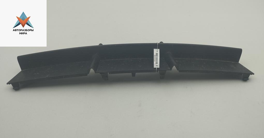 заглушка (решетка) в бампер BMW 5 серия E60/E61 2003, 2.2 л., бензин, АКПП, серый, седан, 7114883 - фото №1