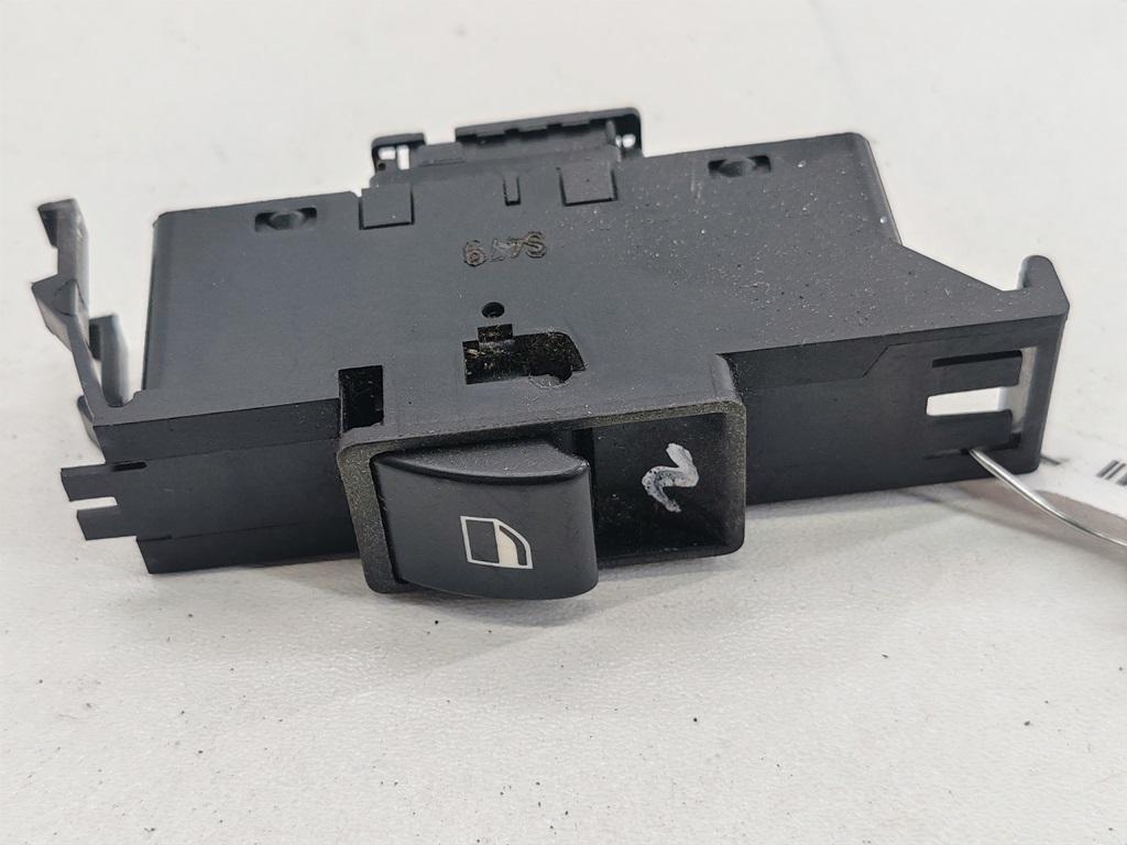 кнопка стеклоподъемника переднего правого BMW 3 E46 2002, 2.0 л., бензин, МКПП, серый, седан, 8381510