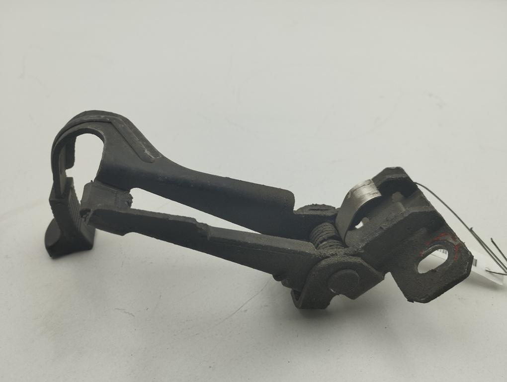 замок капота Audi 80 B4 1992, 2.0 л., бензин, МКПП, серый, седан