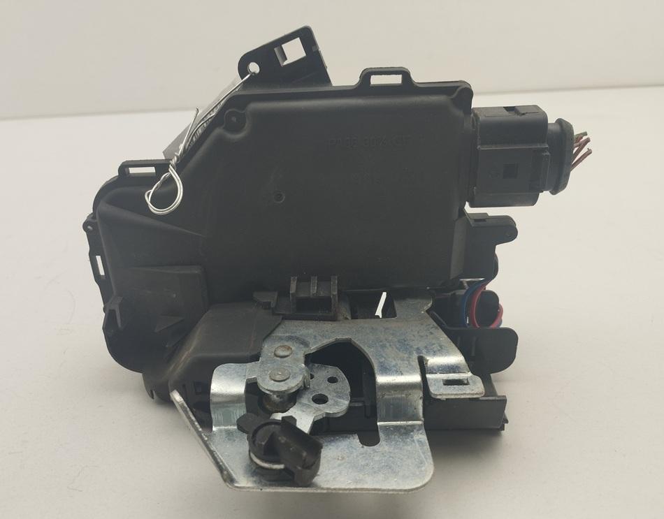 замок двери передней правой Audi A6 4B/C5 1997, 1.8 л., бензин, МКПП, красный, седан - фото №1