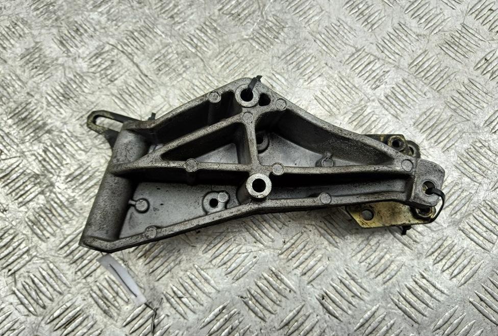 кронштейн гидроусилителя Audi 80 B4 1992, 2.0 л., бензин, МКПП, серый, седан, 053145515, 048145387A, 026145385A