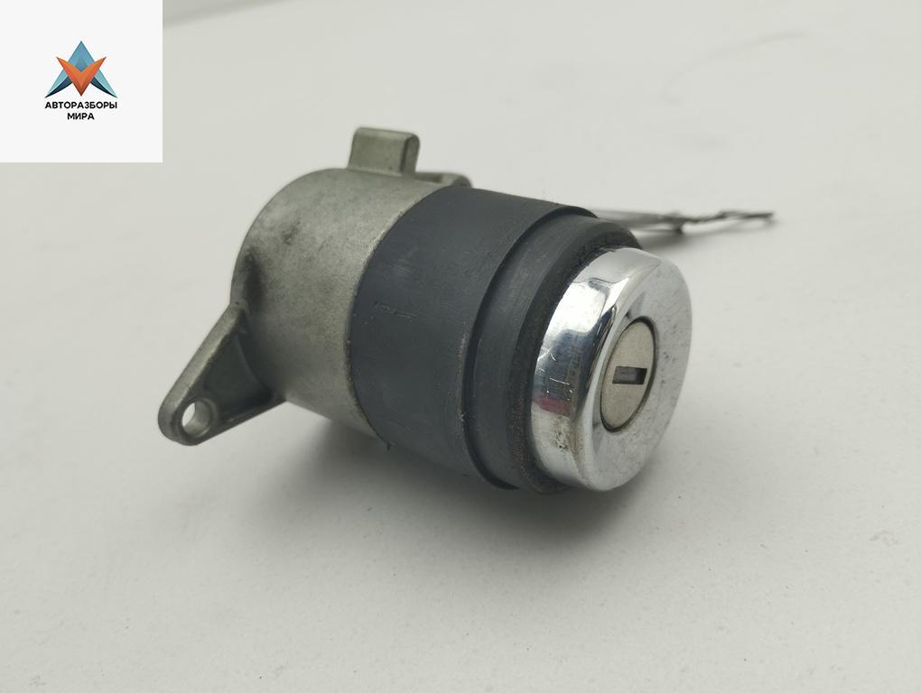кнопка открытия багажника Audi 80 8C/B4 1992, 2.0 л., бензин, МКПП, серый, седан, 4A5827539 - фото №1