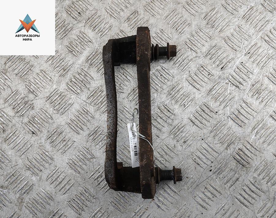 скоба суппорта Mitsubishi Outlander 1 поколение 2004, 2.0 л., бензин, МКПП, чёрный, внедорожник 5 дв. - фото №1