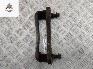 скоба суппорта Mitsubishi Outlander 1 поколение 2004, 2.0 л., бензин, МКПП, чёрный, внедорожник 5 дв.