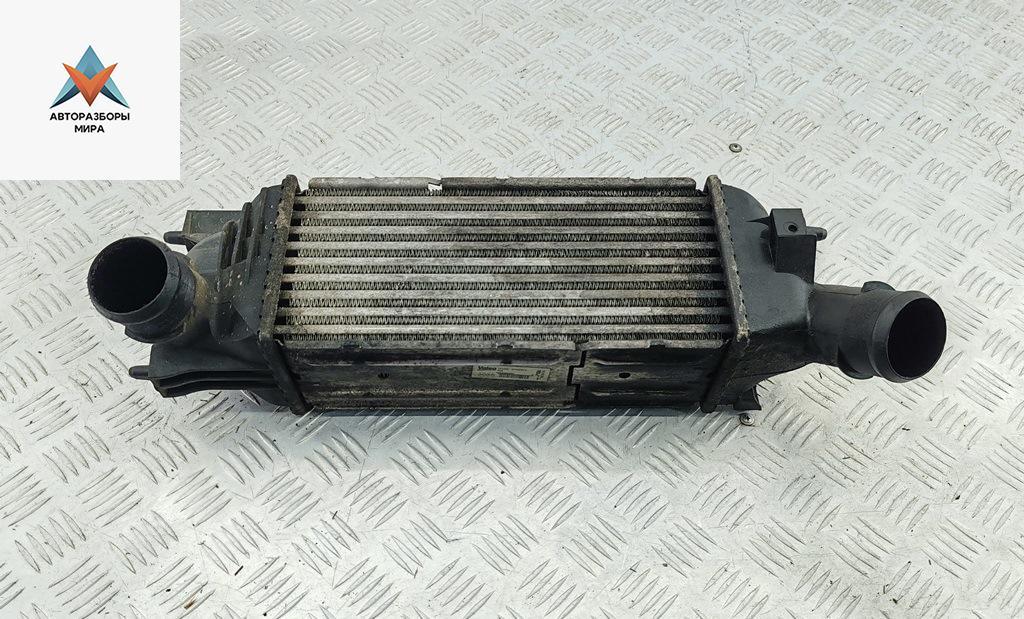 радиатор интеркулера Peugeot 407 1 поколение 2005, 2.0 л., дизель, МКПП, серый, универсал, 9645682880 - фото №1