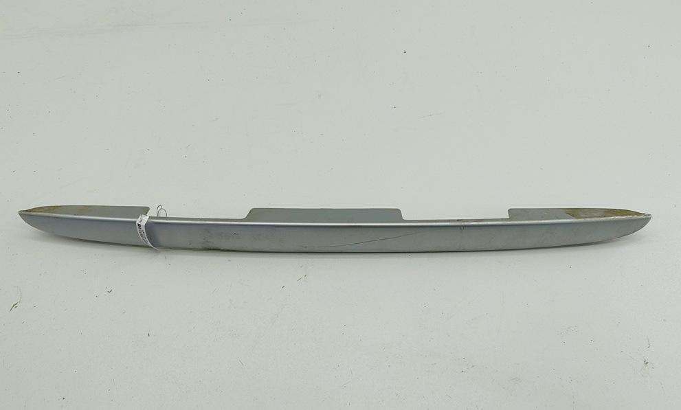 накладка подсветки номера Toyota Yaris Verso 2001, 1.3 л., бензин, МКПП, серый, минивэн, 7680152030 - фото №1